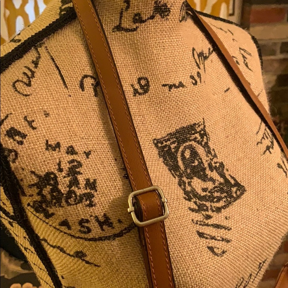 ⚡️⚡️⚡️EUC Leather purse - Picture 6 of 7